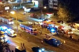 В Киеве трамвай сбил женщину с ребенком: мальчик погиб
