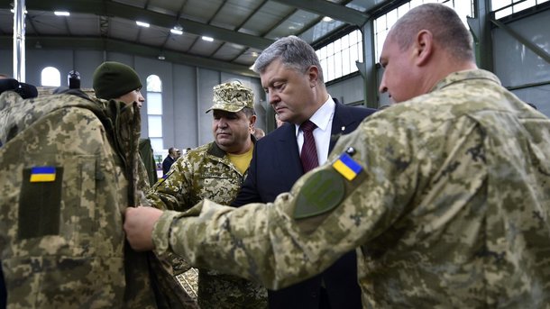 Украина в первый раз с прошедшего года начала формировать оперативный резерв военной техники — Порошенко