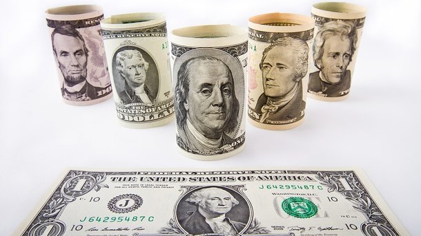 Официальный курс американской валюты поднялся до 26,96 гривни за доллар