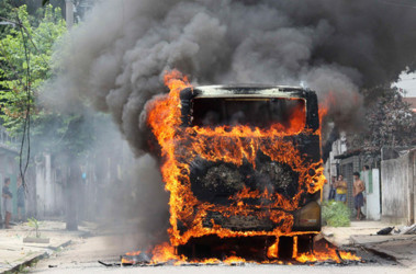 Сгорел микроавтобус, как только столкнулся с «Хюндай»