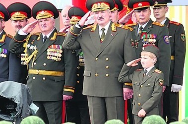 Лукашенко отказался приехать на Парад Победы в Москву 