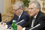 Миссия Кокса-Квасьневского продлена до Вильнюсского саммита