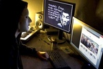 Хакеры Anonymous взломали компьютеры ведомств США