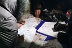 На Майдане собирают подписи за отставку Кабмина Азарова