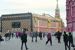 Чемодан Louis Vuitton съезжает с Красной площади