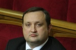 Арбузов считает бессмысленными перевыборы парламента и правительства