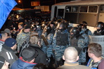 Как активисты блокировали "Беркут" после бойни у суда