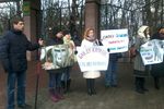 У входа в Киевский зоопарк прошел пикет с требованием уволить директора