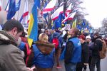 Митингующие под Радой "вяло" машут флагами и требуют принять бюджет
