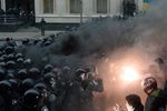 Начались стычки протестующих с правоохранителями у стадиона “Динамо”