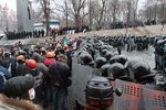 На Грушевского бьют в набат и укрепляют баррикады