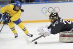 Шведки обыграли японок в хоккей в Сочи