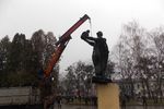 Во Львовской области демонтировали памятник советскому солдату
