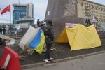 Защитники памятника Ленину в Харькове разбили палаточный городок