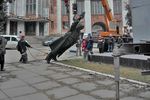 В Днепропетровске демонтировали еще один памятник Ленину