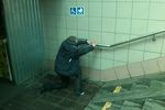 Переход на метро "Лесная" в Киеве оккупировали агрессивные бомжи