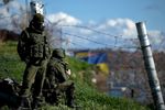 В Крыму прощаются с прапорщиком, погибшим при штурме воинской части