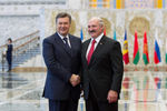 Лукашенко считает, что Янукович должен принести себя в жертву