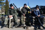 Украинские военнослужащие с семьями покидают Крым