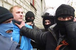 В Славянске  вооруженные лица захватили журналистов