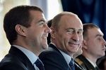 Путин почти в три раза повысил зарплату себе и Медведеву