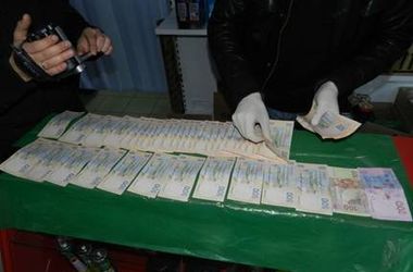 Работников киевского музея поймали на взятке в 30 тысяч гривен
