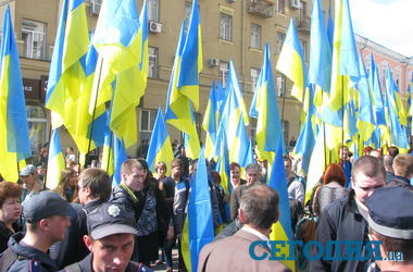 В Харькове возле облсовета собралось два митинга