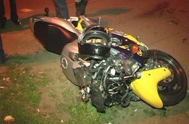 В Киеве мотоциклист протаранил "легковушку"
