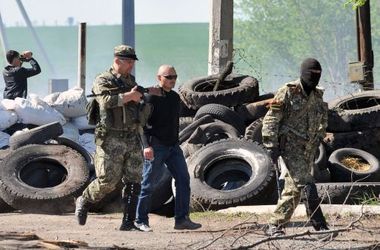 Турчинов заявил, что сотни тысяч украинцев готовы защищать страну от России