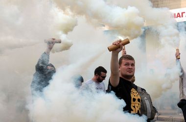 В Харькове марш "за единство" закончился кровавым побоищем