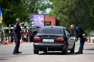 Луганская область: люди в масках обстреляли пост ГАИ