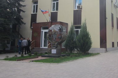 На здании ГСЧС Донецкой области вывесили флаг ДНР