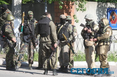 В Донецке 200 автоматчиков заблокировали воинскую часть