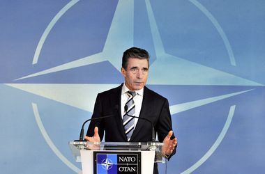Генсек НАТО летит в Польшу говорить об Украине