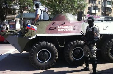 Боевики батальона "Восток" проехались по Донецку на БТРе