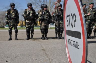 Украинские пограничники помешали людям в камуфляже засыпать защитные рвы