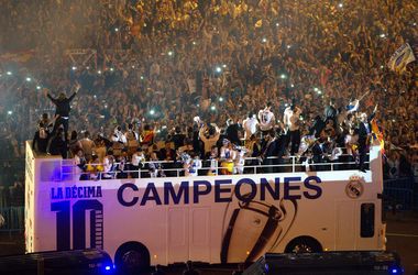 Мадрид гуляет: "Реал" привез в столицу трофей Лиги чемпионов