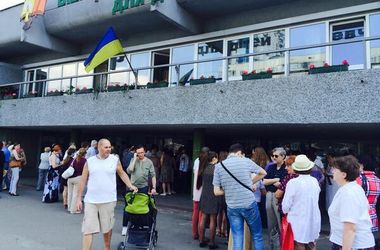 Социологи о киевских выборах: большие очереди, толпы и плохая организация