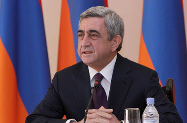 Президент Армении желает Порошенко успехов на посту президента