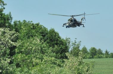 Один военный из сбитого вертолета под Славянском выжил