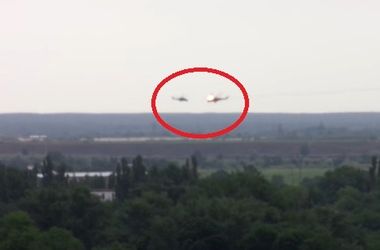 В Славянске террористы попали ракетой в вертолет