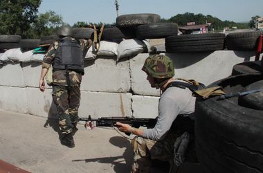 В Мариуполе бойцы "Азова" уничтожили пять боевиков и подбили БРДМ