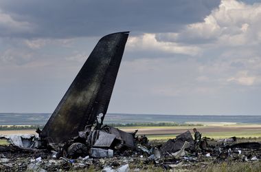 Тела военных, погибших в сбитом Ил-76 под Луганском, доставлены в Днепропетровск