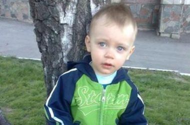 В Днепродзержинске у молодого отца, погибшего в канализации мальчика, не выдержало сердце