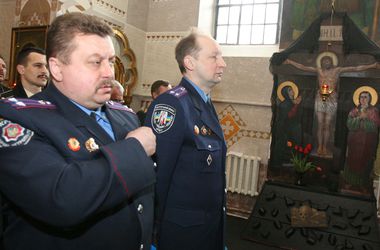 Кабмин привлечет священников для поднятия боевого духа в украинской армии