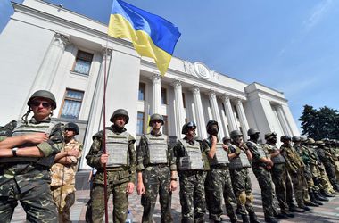 Под Раду прибыл батальон "Донбасс" и самооборона Майдана