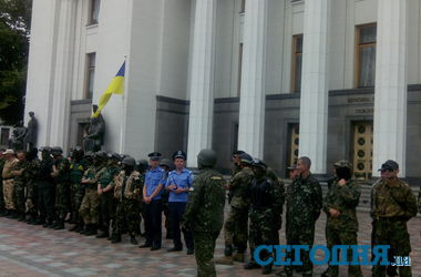 Бойцы батальона "Донбасс" пришли под ВР в полном обмундировании
