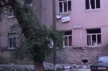 Луганск после обстрела: минометный огонь по больнице и дым над городом