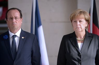 Меркель и Олланд призвали Порошенко объявить перемирие