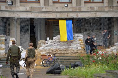 Украинские военные берут в кольцо Донецк